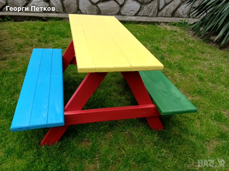 Детска масичка цветна,с пейки., снимка 1