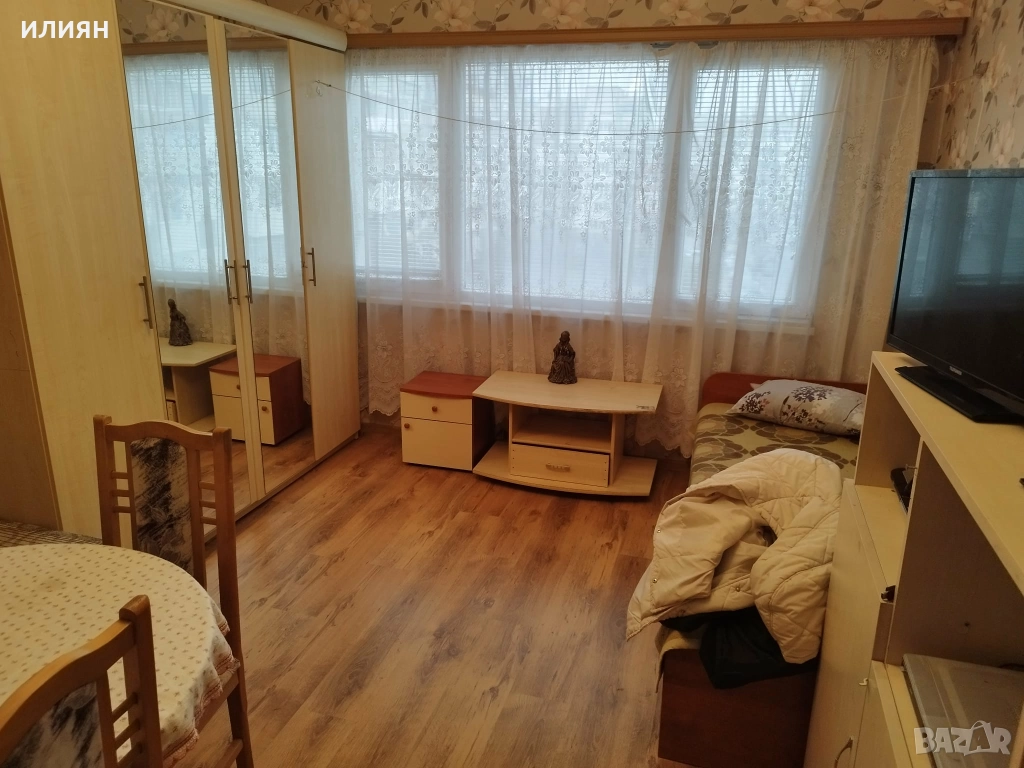 Двустаен апартамент Възраждане 3 , автобусна спирка на 40 метра, снимка 1