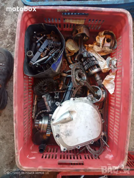 На части двигател от Honda CBR 1000 F, снимка 1