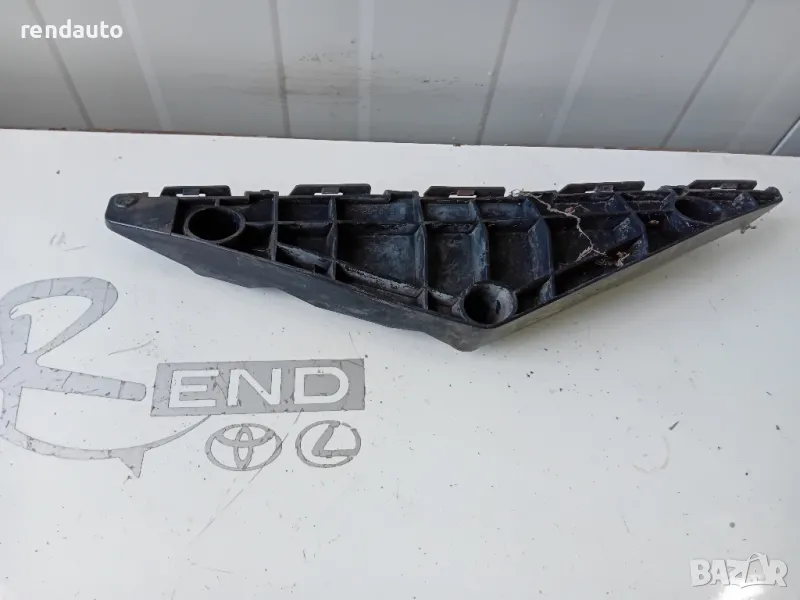 52536-05040 Ляв държач предна броня Toyota Avensis Station Wagon T27 Face 2012-2015, снимка 1