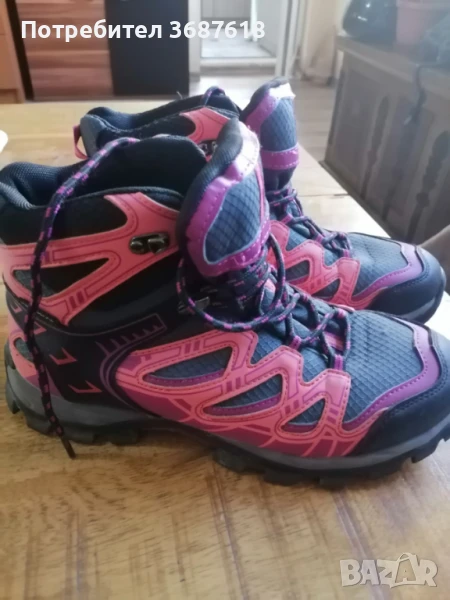 Туристически обувки , снимка 1