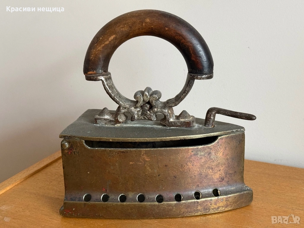 Стара бронзова ютия на жар, снимка 1