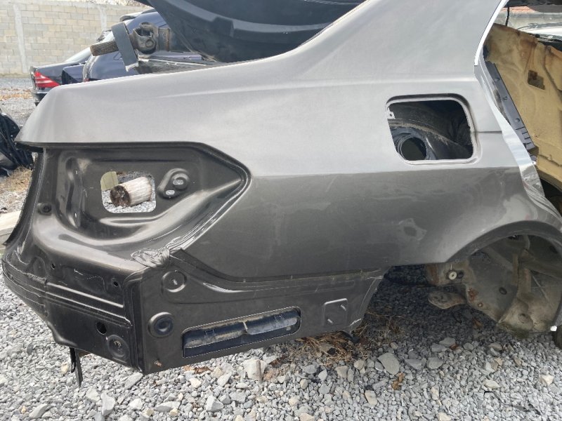 Заден десен калник за мерцедес е класа седан w212 2009+, снимка 1