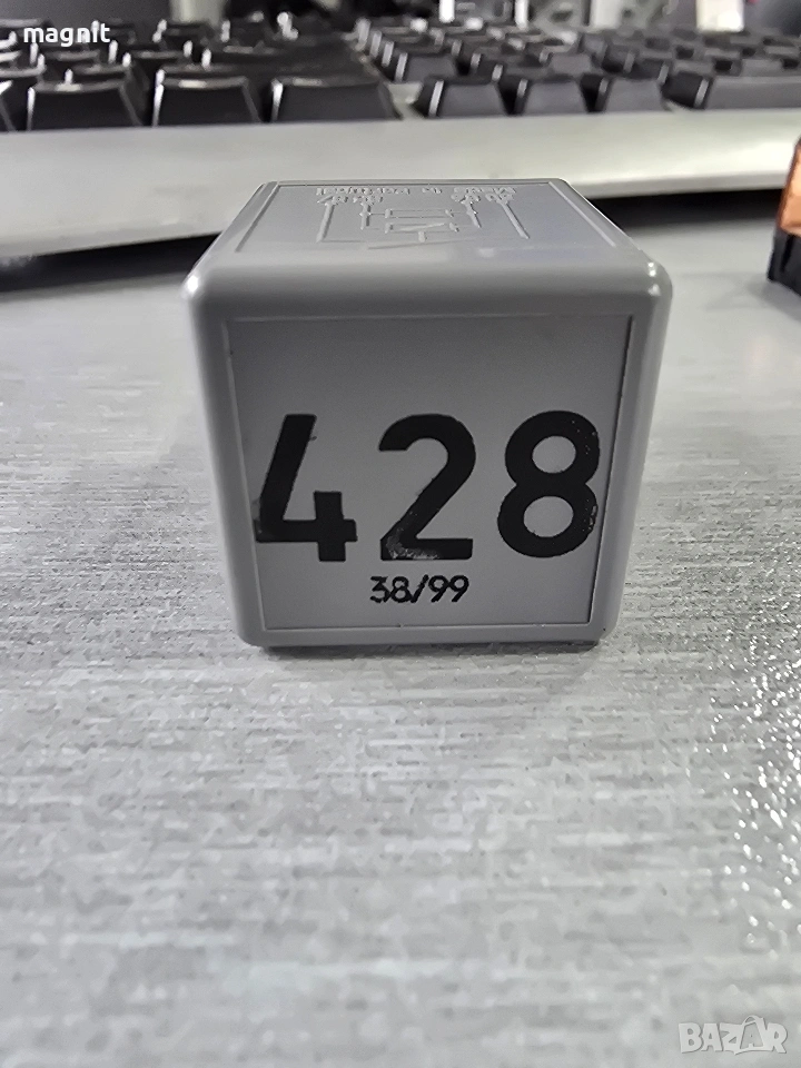 1J0906381B реле 428 VW AUDI , снимка 1