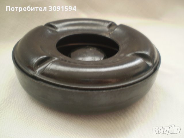 Стар кръгъл пепелник бакелит -твърда черна пластмаса, снимка 3 - Други - 37692260