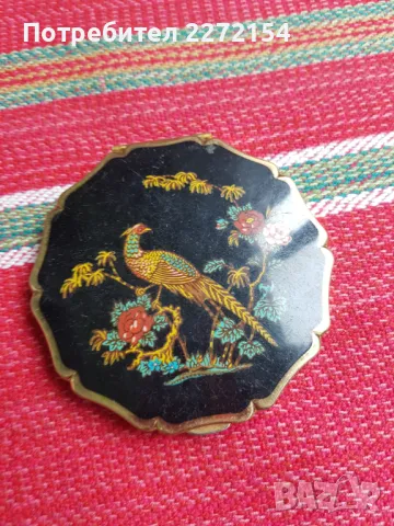 Позлатена пудриера с огледало