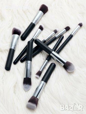 Комплект от 10 броя Кабуки Четки за Грим