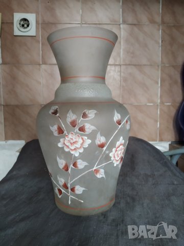 стъклена ваза в арт стил, снимка 1 - Вази - 35243072