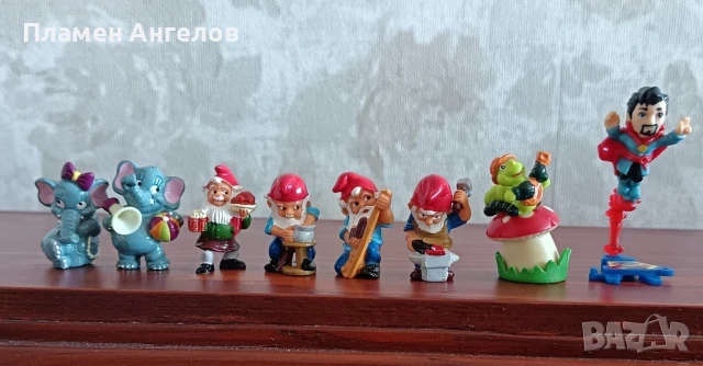 Играчки Киндер Сюрприз 8 броя. 