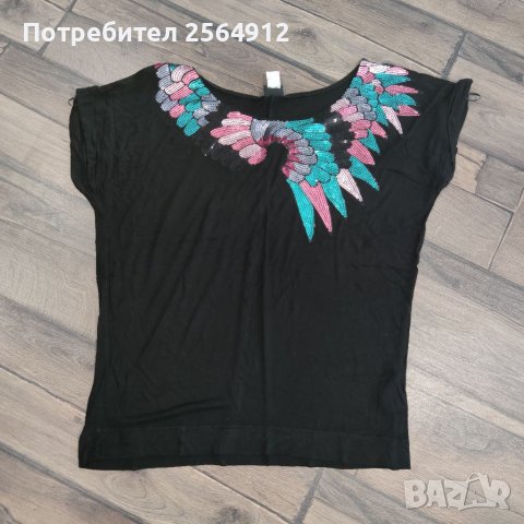 Продавам дамска блуза с къс ръкав , снимка 1 - Тениски - 37689292