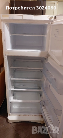 Хладилник Indesit с горна камера 150 см, снимка 2 - Хладилници - 52616172