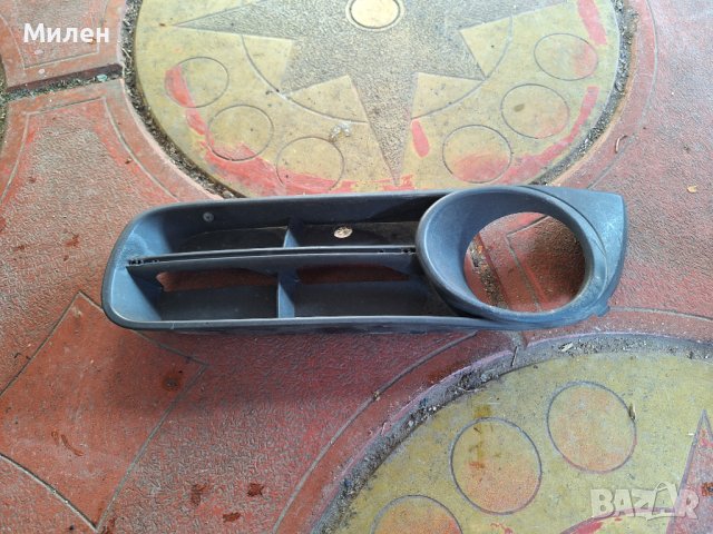 Лява Решетка Във Предната Броня За Шкода Фабия от 200-2011 Година  Skoda Fabia , снимка 2 - Части - 43213006