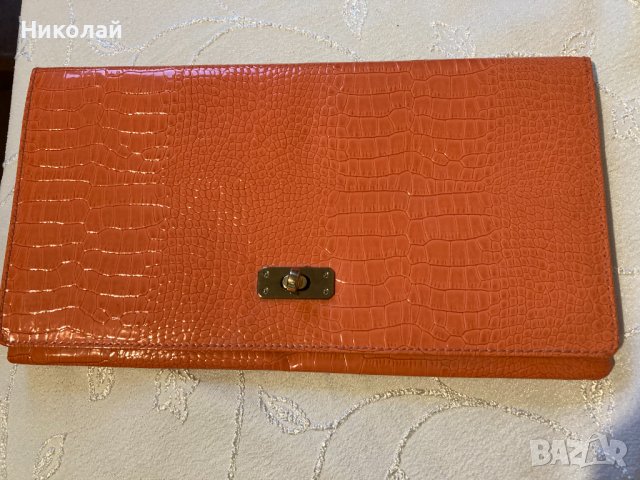 Дамска чанта H&M оранжева / Чанта клъч H&M/ оранжева чантичка H&M, еко кожа, златиста закопчалка, снимка 2 - Чанти - 38899896