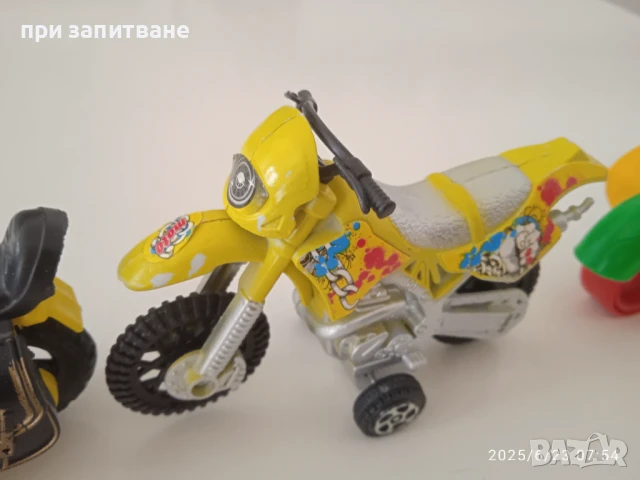 3 бр. мотори пластмаса, 1:18 , снимка 9 - Колекции - 41968488