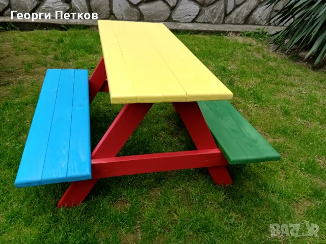 Детска масичка цветна,с пейки., снимка 1