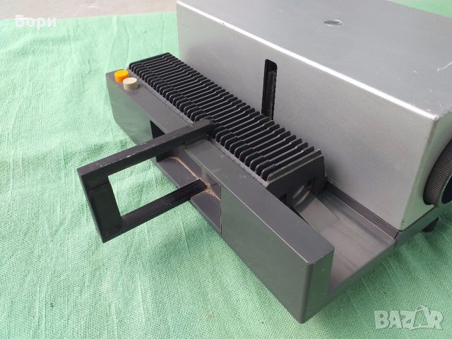 Проектор/прожектор Rollei P35 AF, снимка 4 - Плейъри, домашно кино, прожектори - 33218729