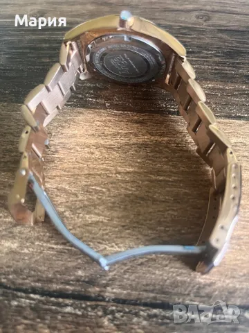 Ръчен дамски часовник Invicta, снимка 2 - Дамски - 49759229