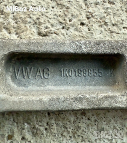 Тампон двигател VW Golf 5 , снимка 2 - Части - 52281303