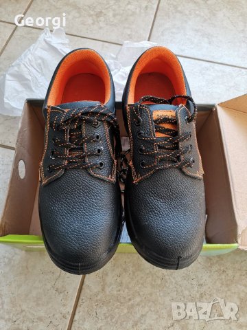 Работни обувки с метално бомбе - НОВИ! 