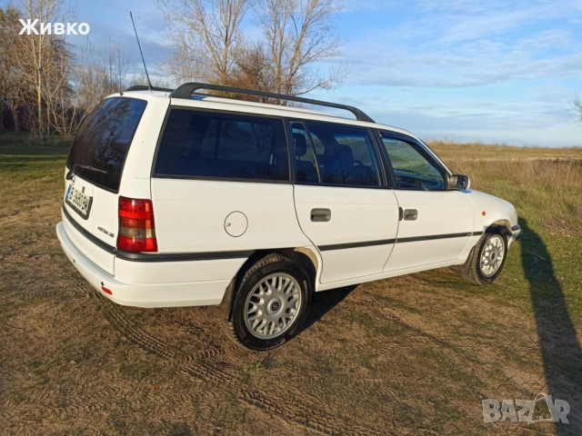Opel Astra F 1.6 Sport, снимка 3 - Автомобили и джипове - 52635790