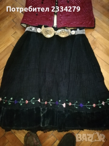 Стар пищимал-пола, женски елек, кърпи-забрадки за глава. , снимка 4 - Антикварни и старинни предмети - 52257462