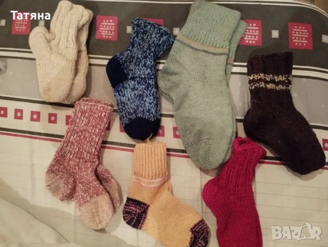 Ръчно плетени вълнени чорапи , снимка 10 - Дамски чорапи - 47840162