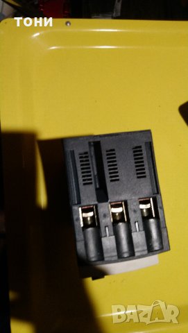 автоматичен прекъсвач Мьолер трифазен, снимка 2 - Други машини и части - 32366653