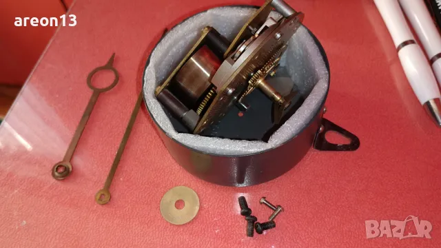 Часовник кварцов, снимка 6 - Антикварни и старинни предмети - 50112683