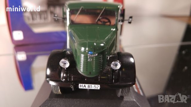 Phänomen Granit 27 1950 Donkergroen - мащаб 1:43 на IST Models модела е нов в PVC дисплей-кейс, снимка 4 - Колекции - 27490713