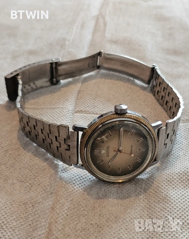 Винтидж съветски часовник VOSTOK (Восток) – механичен, 17 камъка, СССР !, снимка 3 - Мъжки - 53573283