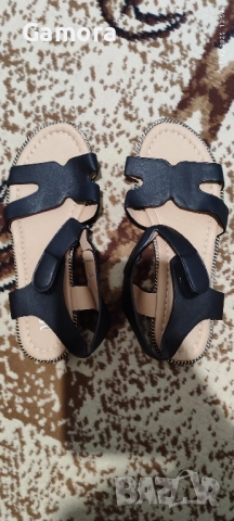 Чисто нови дамски сандали 38 номер 