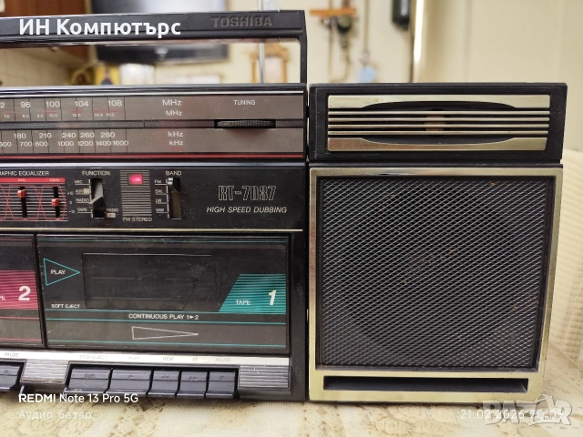 Продавам Японски касетофон Toshiba RT-7037, снимка 3 - Радиокасетофони, транзистори - 53576321