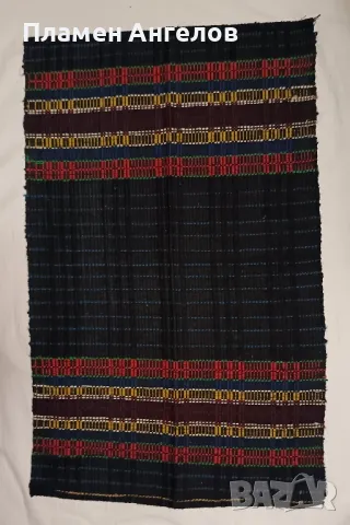 Ръчно тъкана възглавница. 