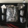 Подаръчен комплект -манерка за алкохол с 4 шота и фунийка, снимка 1 - Екипировка - 40803116