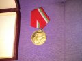 Медал 100 години Георги Димитров 1882-1982 г с кутия, снимка 2