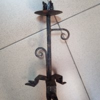 Продавам старинен свещник от ковано желязо, снимка 2 - Декорация за дома - 37351716