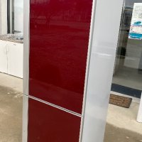 Дизайнерски червен стъклен хладилник Siemens, снимка 2 - Хладилници - 43209589