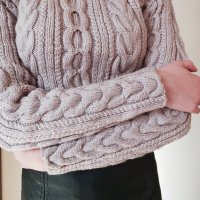 Ръчно плетен пуловер с аранови елементи, снимка 6 - Блузи с дълъг ръкав и пуловери - 22697099