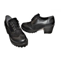 Дамски ежедневни обувки в черно с връзки, снимка 2 - Дамски ежедневни обувки - 43985896