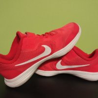 Nike Revolution 3 - оригинални момичешки маратонки, много запазени!, снимка 4 - Детски маратонки - 32305302