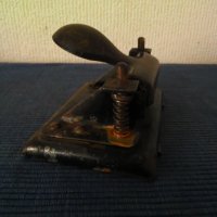 Стар перфоратор и резачка-гелотина за хартия,немски., снимка 4 - Антикварни и старинни предмети - 38811903