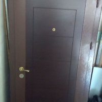 Продавам блиндирана входна врата . , снимка 1 - Входни врати - 43447144
