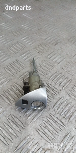 Ключалка врата Mercedes C-Class W203 2002г.(предна лява)	, снимка 1