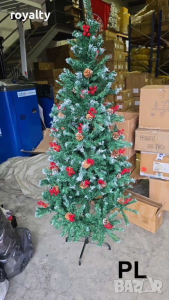 Коледна елха с червени плодчета и шишарки – ED-KLDE2025, снимка 1