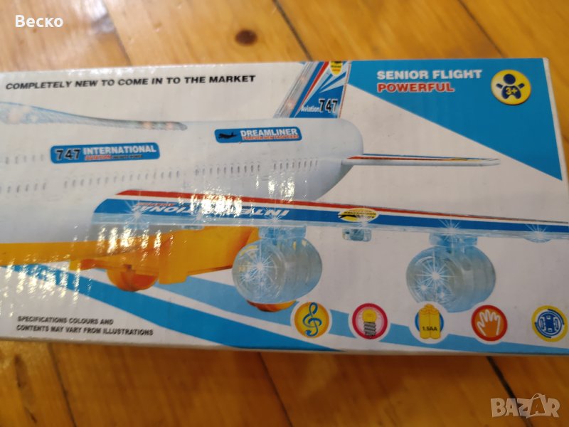 Самолет със звук, светлини и се движи., снимка 1