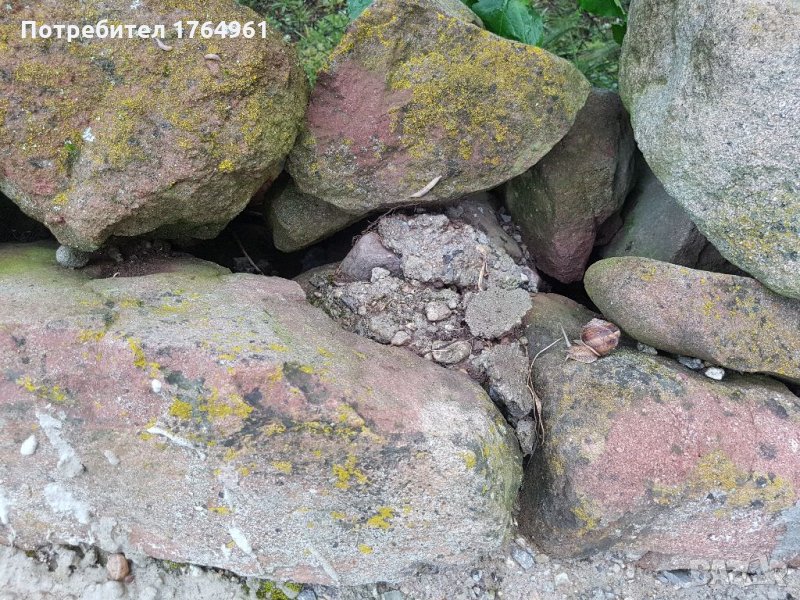 Червени камъни от ограда , снимка 1