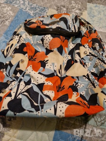 Красива раничка, снимка 2 - Раници - 39620184