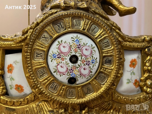 Старинен бронзов часовник с порцеланови вложки, снимка 3 - Антикварни и старинни предмети - 52501667