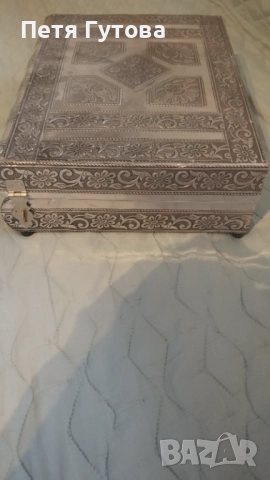 Продавам метална кутия за бижута с флорални инкрустацииии , снимка 4 - Декорация за дома - 51643536