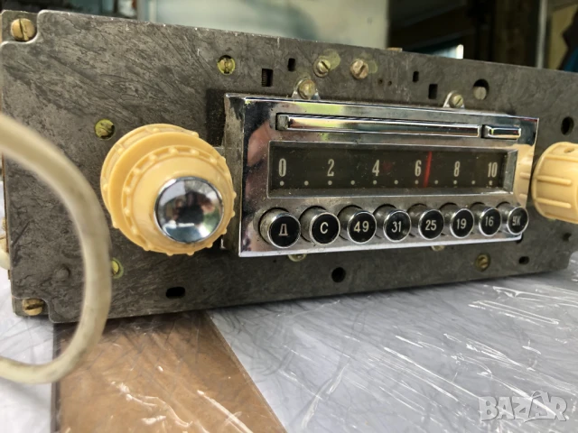 Радиоприемник АВ-68-Ч Чайка ГАЗ 13